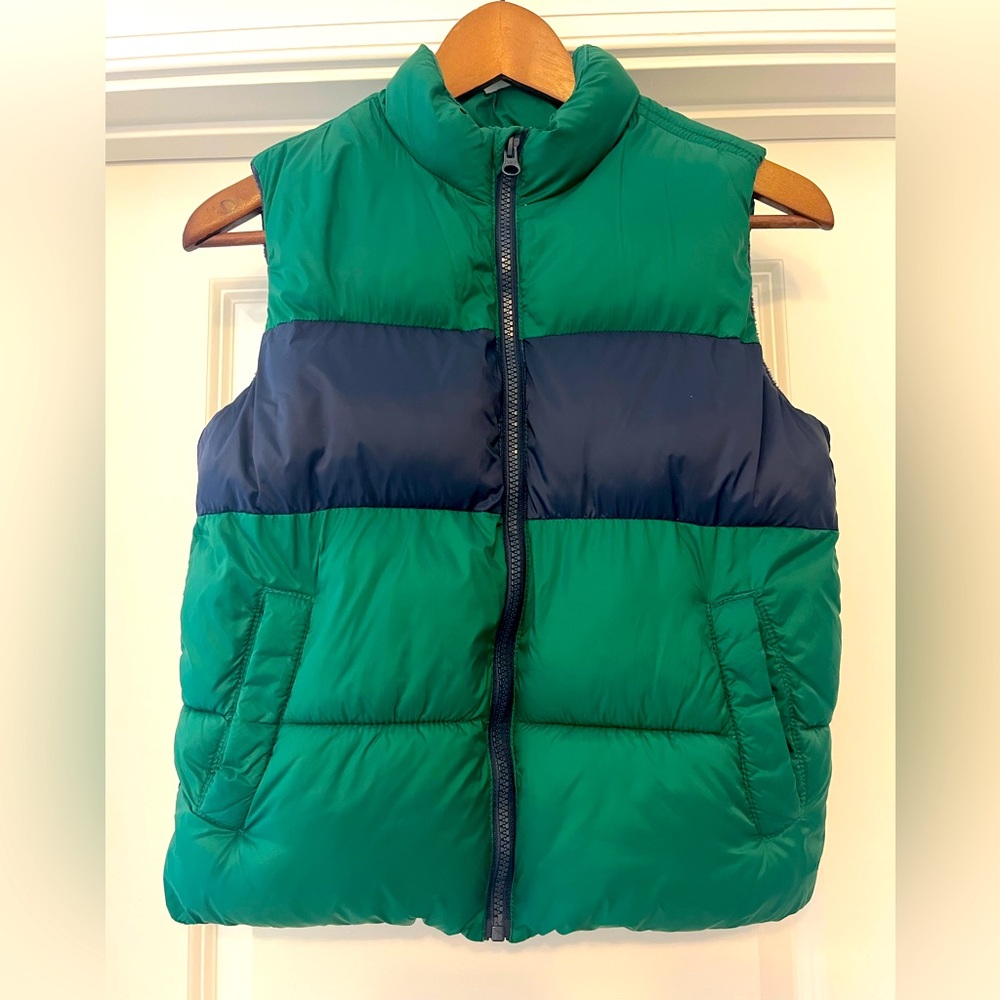 Boys Old Navy Puffer Vest in Size 8